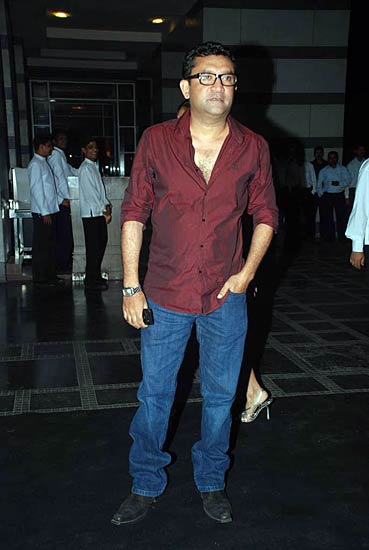 शाहरुख व गौरी के संग पार्टी में सितारे | किंग खान की पार्टी