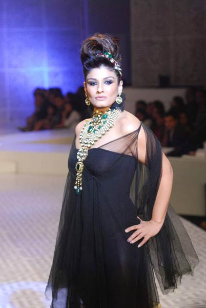 अमिताभ, शाहरुख और रितिक रैंप पर | किंग खान की पार्टी