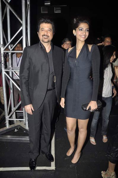 अमिताभ, शाहरुख और रितिक रैंप पर | किंग खान की पार्टी