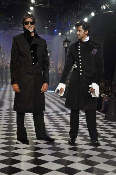 अमिताभ, शाहरुख और रितिक रैंप पर | किंग खान की पार्टी