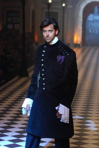 अमिताभ, शाहरुख और रितिक रैंप पर | किंग खान की पार्टी