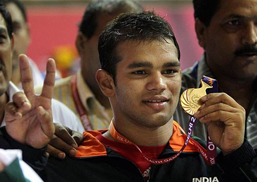 पहलवानों और निशानेबाजों का रहा दबदबा | हुई सोने की बरसात