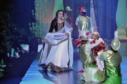 सलमान की 'बीइंग ह्यूमन' के लिए रैंप पर परियां | रैंप पर सितारे