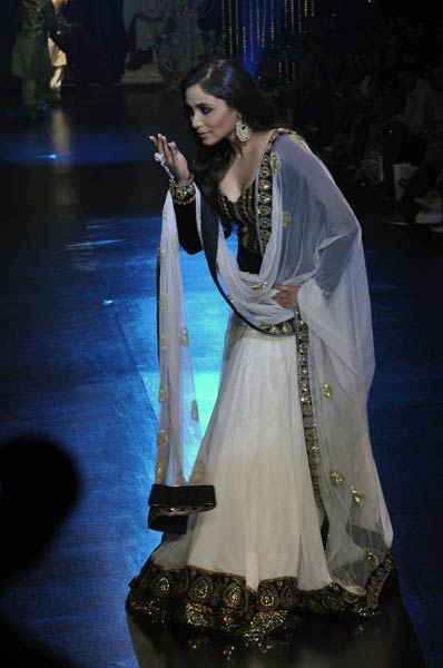 सलमान की 'बीइंग ह्यूमन' के लिए रैंप पर परियां | रैंप पर सितारे