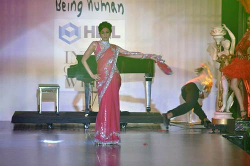 सलमान की 'बीइंग ह्यूमन' के लिए रैंप पर परियां | रैंप पर सितारे