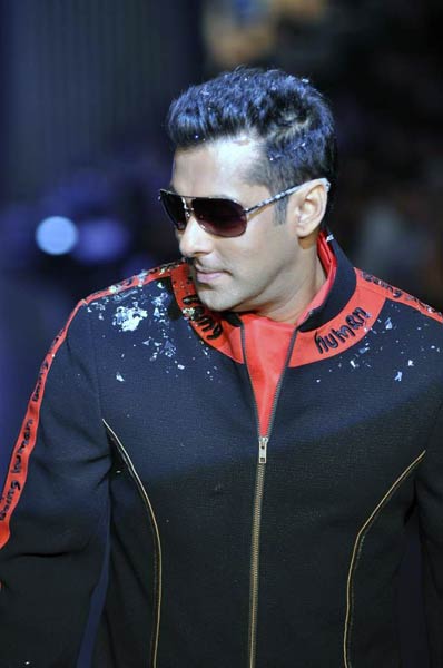 सलमान की 'बीइंग ह्यूमन' के लिए रैंप पर परियां | रैंप पर सितारे