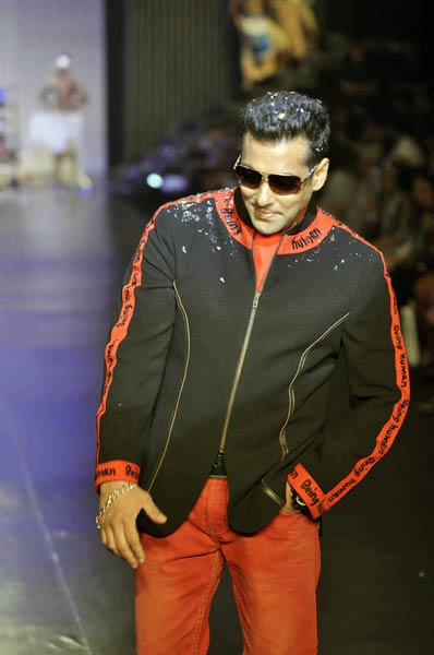 सलमान की 'बीइंग ह्यूमन' के लिए रैंप पर परियां | रैंप पर सितारे