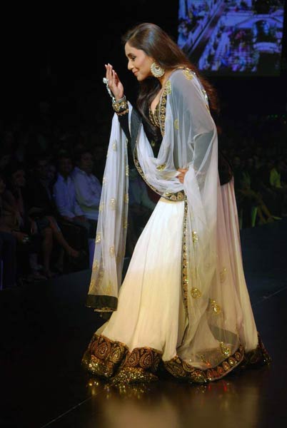 सलमान की 'बीइंग ह्यूमन' के लिए रैंप पर परियां | रैंप पर सितारे