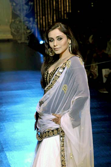 सलमान की 'बीइंग ह्यूमन' के लिए रैंप पर परियां | रैंप पर सितारे