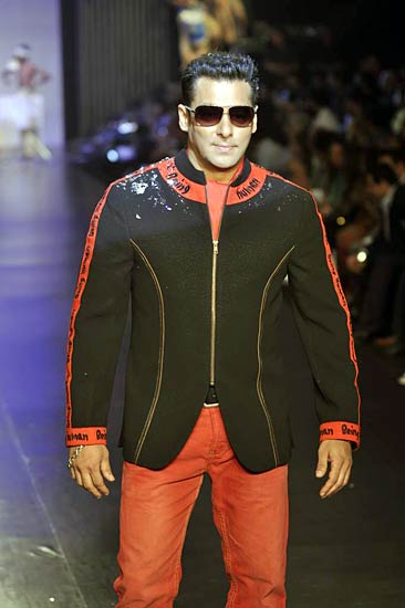 सलमान की 'बीइंग ह्यूमन' के लिए रैंप पर परियां | रैंप पर सितारे