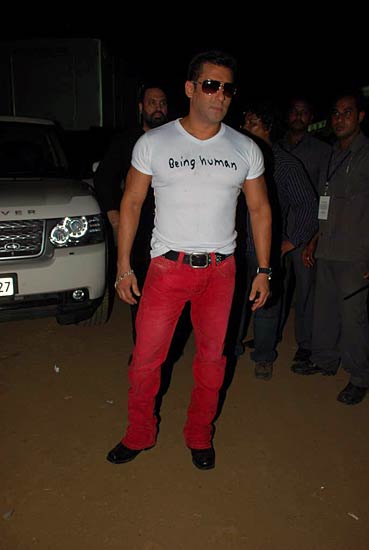 फैशनवीक में करीना और करिश्‍मा | एचडीआईएल फैशन वीक