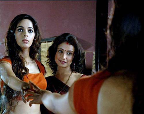 जब सेक्‍सी मल्लिका बनी नागिन । मल्लिका की न्‍यूड फोटो