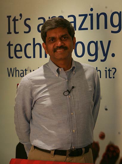 प्रियंका ने लॉन्‍च किया 'नोकिया एन8'