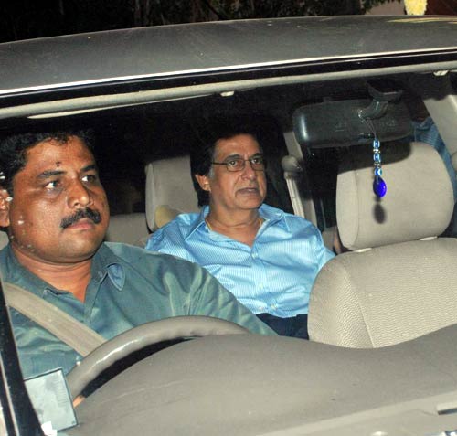 सितारों संग बिग बी ने मनाया जन्‍मदिन । रैम्‍प पर अमिताभ और शाहरुख