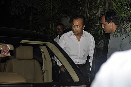 सितारों संग बिग बी ने मनाया जन्‍मदिन । रैम्‍प पर अमिताभ और शाहरुख