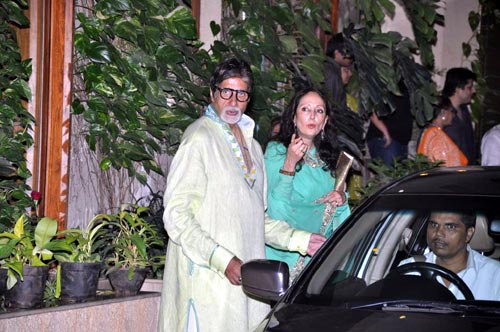 सितारों संग बिग बी ने मनाया जन्‍मदिन । रैम्‍प पर अमिताभ और शाहरुख