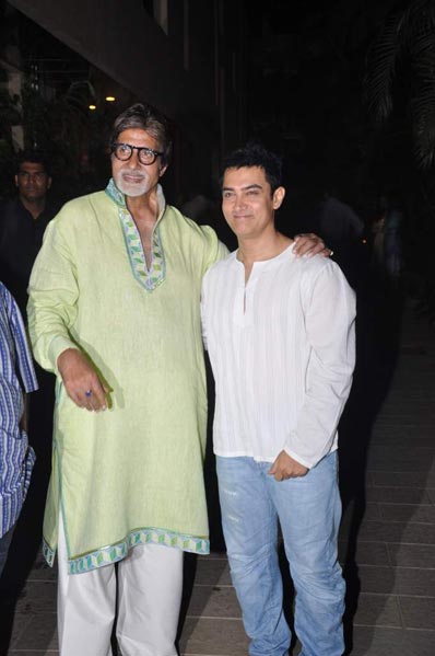 सितारों संग बिग बी ने मनाया जन्‍मदिन । रैम्‍प पर अमिताभ और शाहरुख