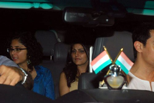 सितारों संग बिग बी ने मनाया जन्‍मदिन । रैम्‍प पर अमिताभ और शाहरुख