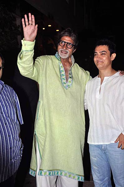 सितारों संग बिग बी ने मनाया जन्‍मदिन । रैम्‍प पर अमिताभ और शाहरुख