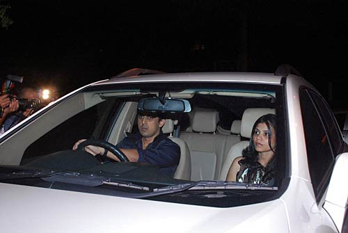 सितारों संग बिग बी ने मनाया जन्‍मदिन । रैम्‍प पर अमिताभ और शाहरुख