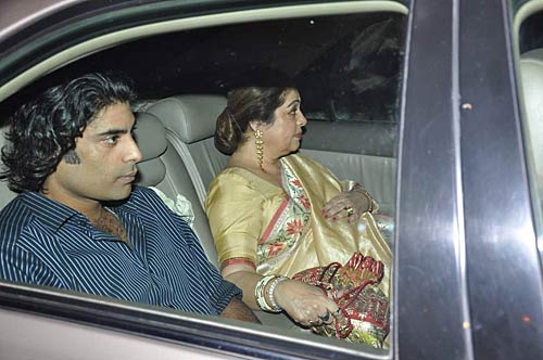 सितारों संग बिग बी ने मनाया जन्‍मदिन । रैम्‍प पर अमिताभ और शाहरुख