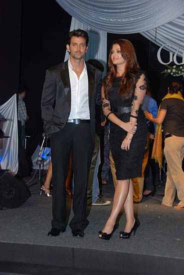 'गुजारिश' फिल्‍म का म्‍यूजिक लॉन्च | सेक्‍सी मल्लिका बनीं नागिन