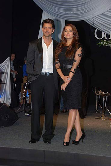 'गुजारिश' फिल्‍म का म्‍यूजिक लॉन्च | सेक्‍सी मल्लिका बनीं नागिन