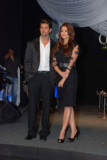 'गुजारिश' फिल्‍म का म्‍यूजिक लॉन्च | सेक्‍सी मल्लिका बनीं नागिन