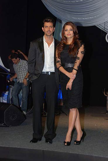 'गुजारिश' फिल्‍म का म्‍यूजिक लॉन्च | सेक्‍सी मल्लिका बनीं नागिन