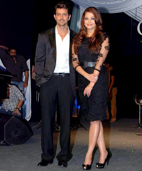 'गुजारिश' फिल्‍म का म्‍यूजिक लॉन्च | सेक्‍सी मल्लिका बनीं नागिन