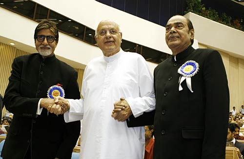 नेशनल अवार्ड समारोह में बच्चन परिवार की धूम |   बिग बी का जन्‍मदिन