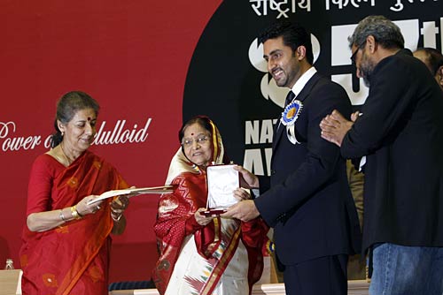 नेशनल अवार्ड समारोह में बच्चन परिवार की धूम |   बिग बी का जन्‍मदिन