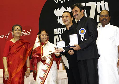 नेशनल अवार्ड समारोह में बच्चन परिवार की धूम |   बिग बी का जन्‍मदिन