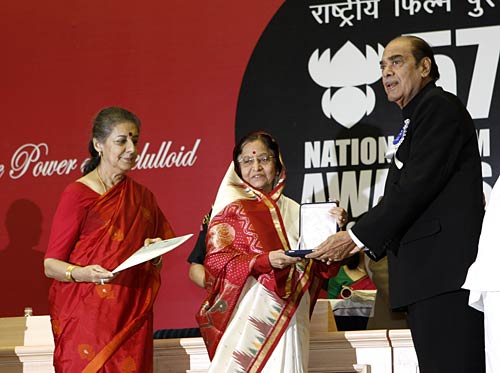 नेशनल अवार्ड समारोह में बच्चन परिवार की धूम |   बिग बी का जन्‍मदिन