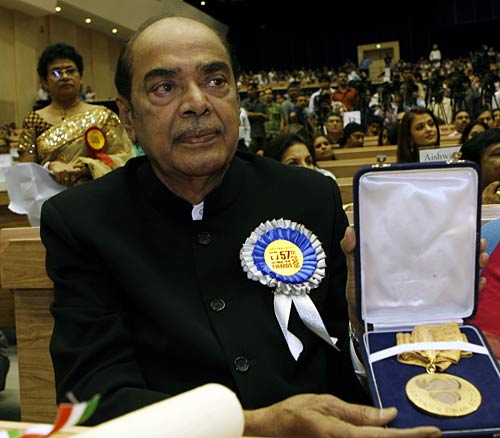 नेशनल अवार्ड समारोह में बच्चन परिवार की धूम |   बिग बी का जन्‍मदिन