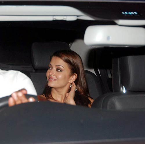 ऋतिक ने मनाई हैलोवीन पार्टी  | मल्लिका बनी नागिन