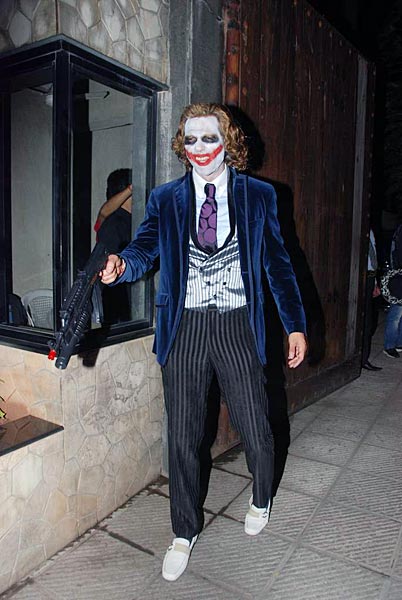 ऋतिक ने मनाई हैलोवीन पार्टी  | मल्लिका बनी नागिन