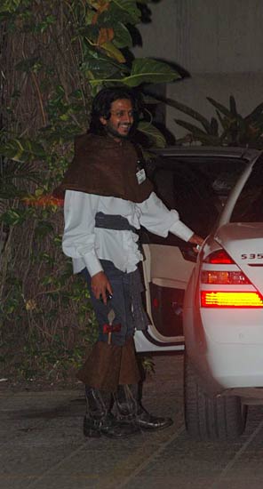 ऋतिक ने मनाई हैलोवीन पार्टी  | मल्लिका बनी नागिन