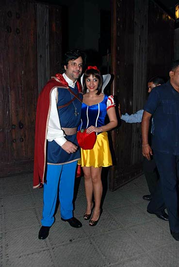 ऋतिक ने मनाई हैलोवीन पार्टी  | मल्लिका बनी नागिन