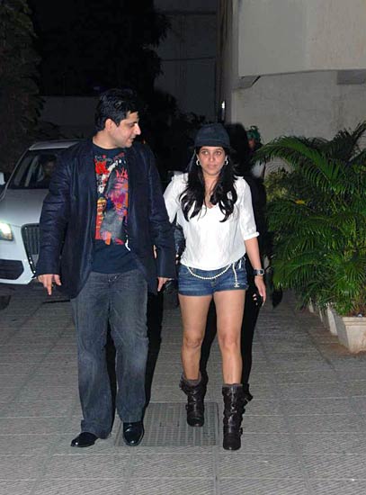 ऋतिक ने मनाई हैलोवीन पार्टी  | मल्लिका बनी नागिन