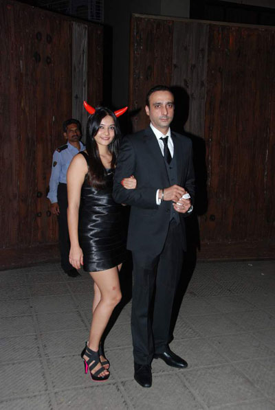 ऋतिक ने मनाई हैलोवीन पार्टी  | मल्लिका बनी नागिन