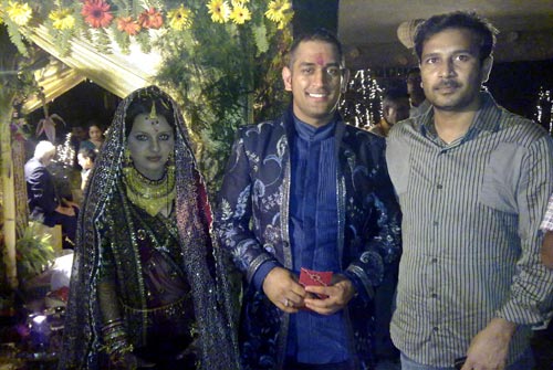 समंदर के संग माही, साक्षी की अठखेलियां | वीडियो देखें