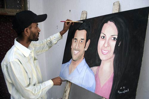 समंदर के संग माही, साक्षी की अठखेलियां | वीडियो देखें