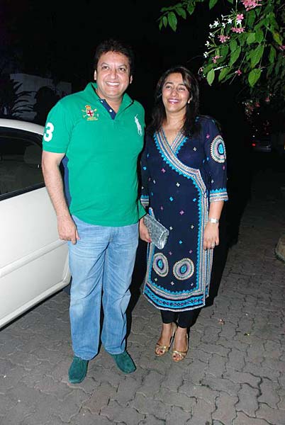 बॉलीवुड सितारों का करवाचौथ... | धोनी, साक्षी और समंदर