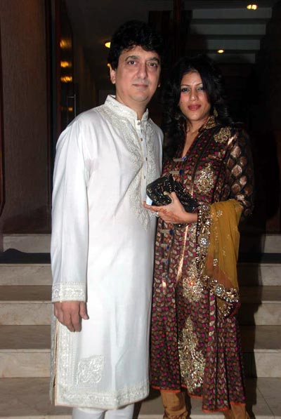 बॉलीवुड सितारों का करवाचौथ... | धोनी, साक्षी और समंदर