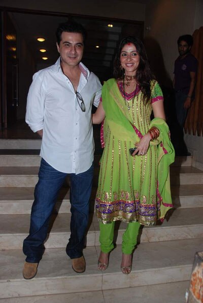 बॉलीवुड सितारों का करवाचौथ... | धोनी, साक्षी और समंदर