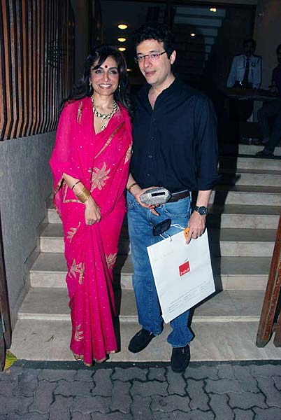 बॉलीवुड सितारों का करवाचौथ... | धोनी, साक्षी और समंदर