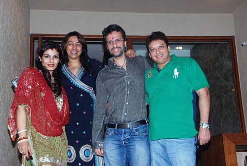 बॉलीवुड सितारों का करवाचौथ... | धोनी, साक्षी और समंदर