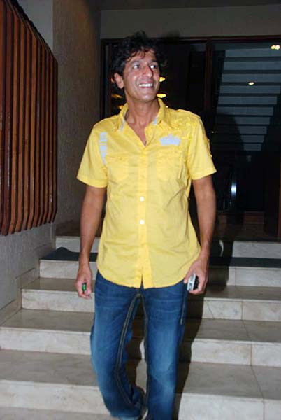 बॉलीवुड सितारों का करवाचौथ... | धोनी, साक्षी और समंदर