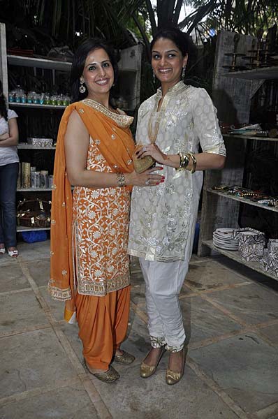 बॉलीवुड सितारों का करवाचौथ... | धोनी, साक्षी और समंदर